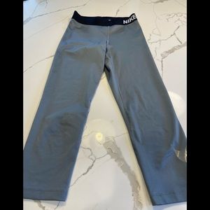 Nike 3/4 grey leggings
